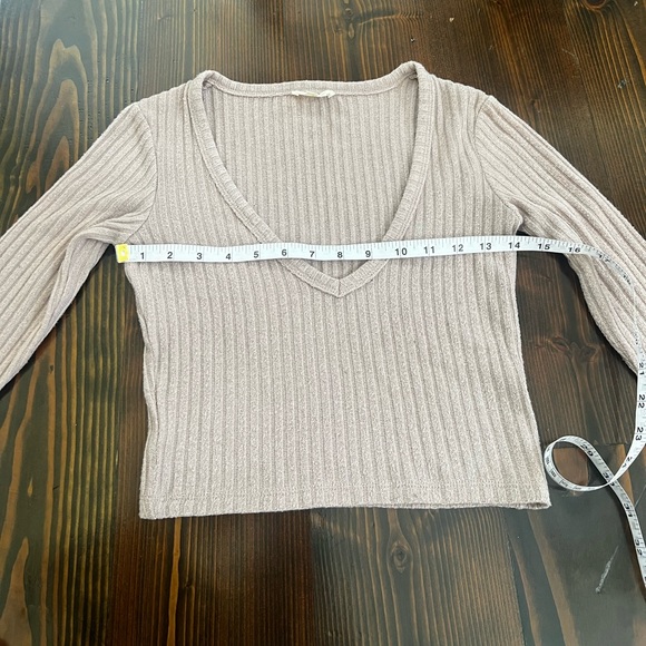 Aritzia Wilfred Free V Neck Long Sleeve Crop Top - Picture 7 of 7